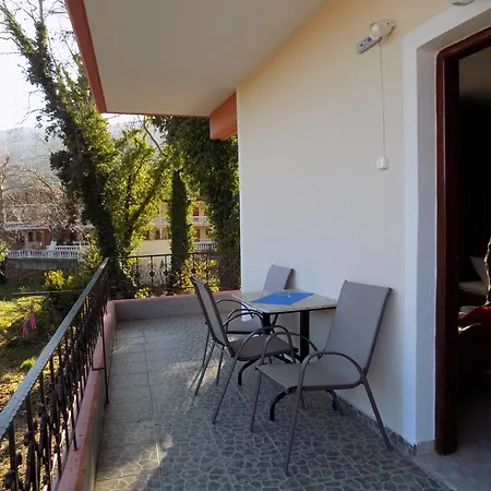 Fanis Apartment *